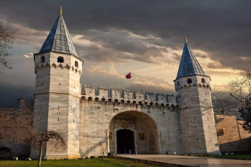 Feature image Topkapi Palace, in Istanbul, Turkey