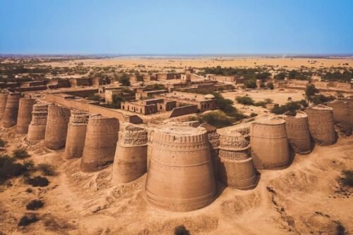 Feature image - Derawar Fortress near Ahmedpur, Pakistan